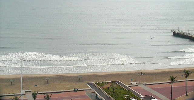 durban beach 2025/11/12 08h00