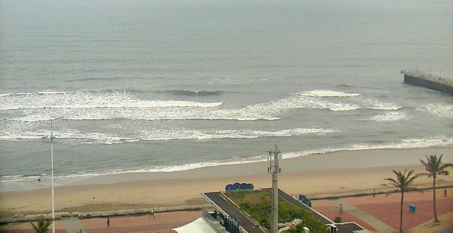durban surfing beach 2025/12/13 06h00