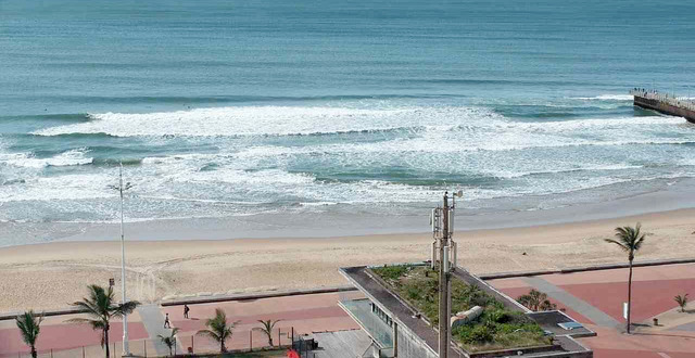 durban beach 2025/07/12 10h00