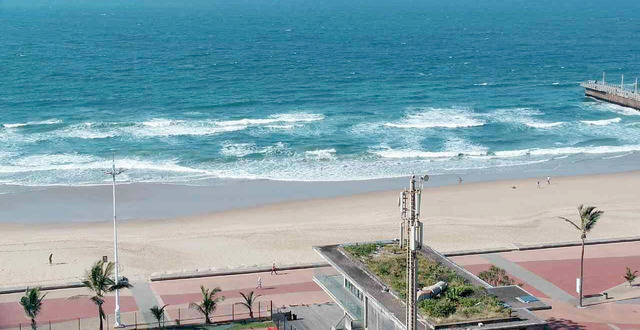 durban surfing beach 2025/07/13 10h00