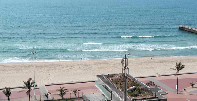 durban surf cam 2025/12/01 11h00