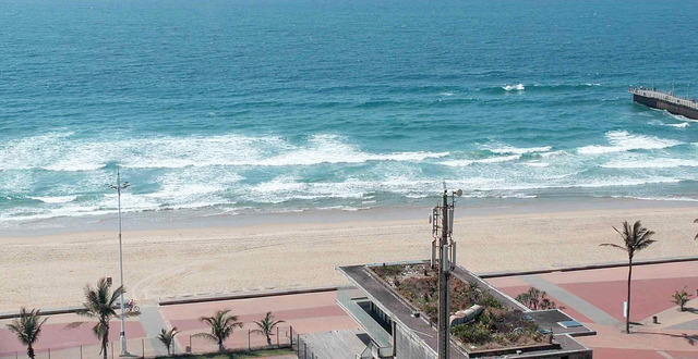 durban surf cam 2025/12/01 10h00